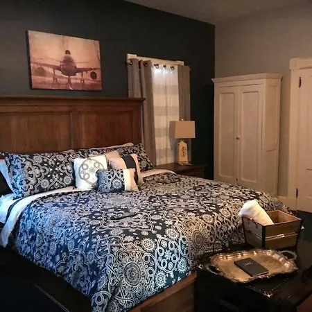 Evans Holly Grove Inn B&B